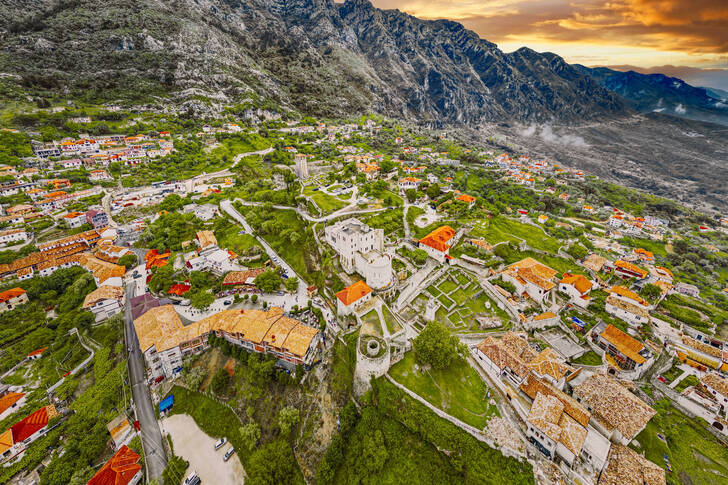 Vista aerea della città di Krujë