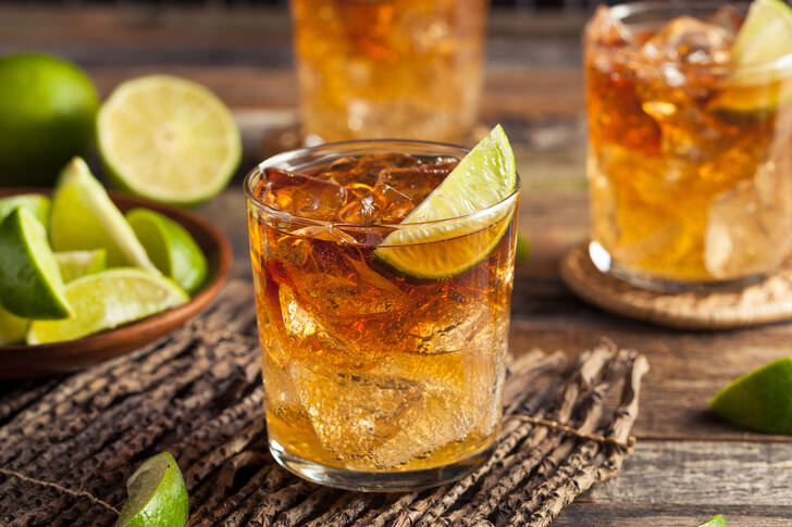 Rum with lime