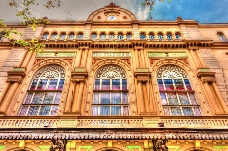 Fațada Teatrului Bolshoi „Liseo”