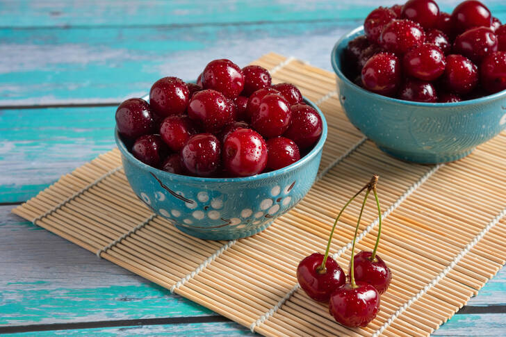 Cherry berries in a bowl