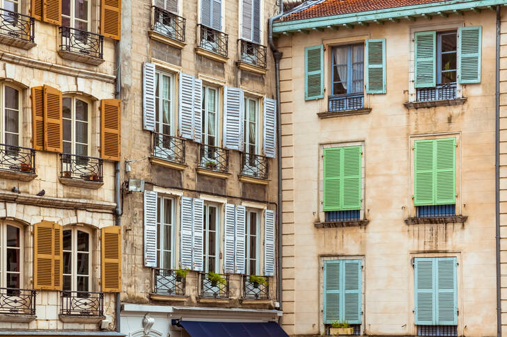 Façades des bâtiments à Bayonne