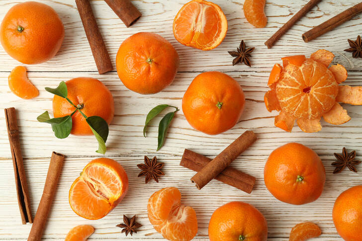 Tangerines and cinnamon
