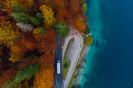 Cesta uz jezero