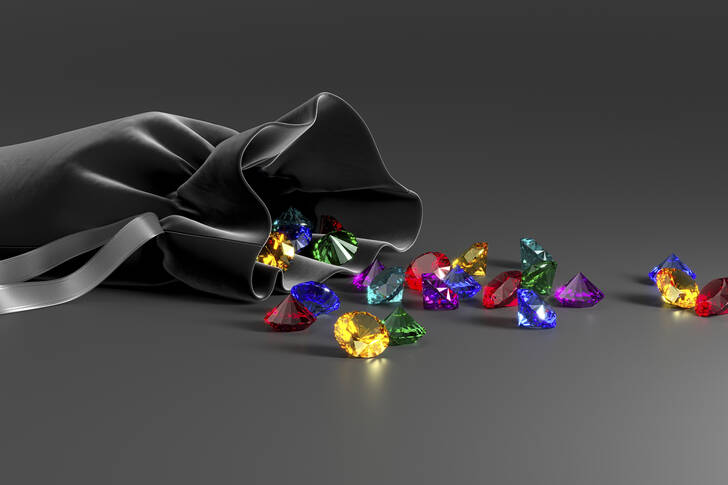 Разноцветные драгоценные камни