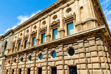 Alhambran linnan julkisivu Granadassa