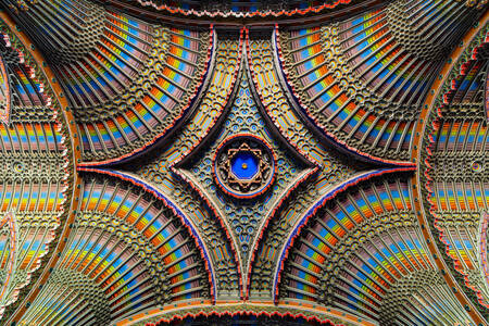 Strop místnosti Peacock na zámku Sammezzano
