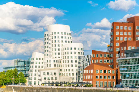Uusi tullitoimisto Düsseldorfissa
