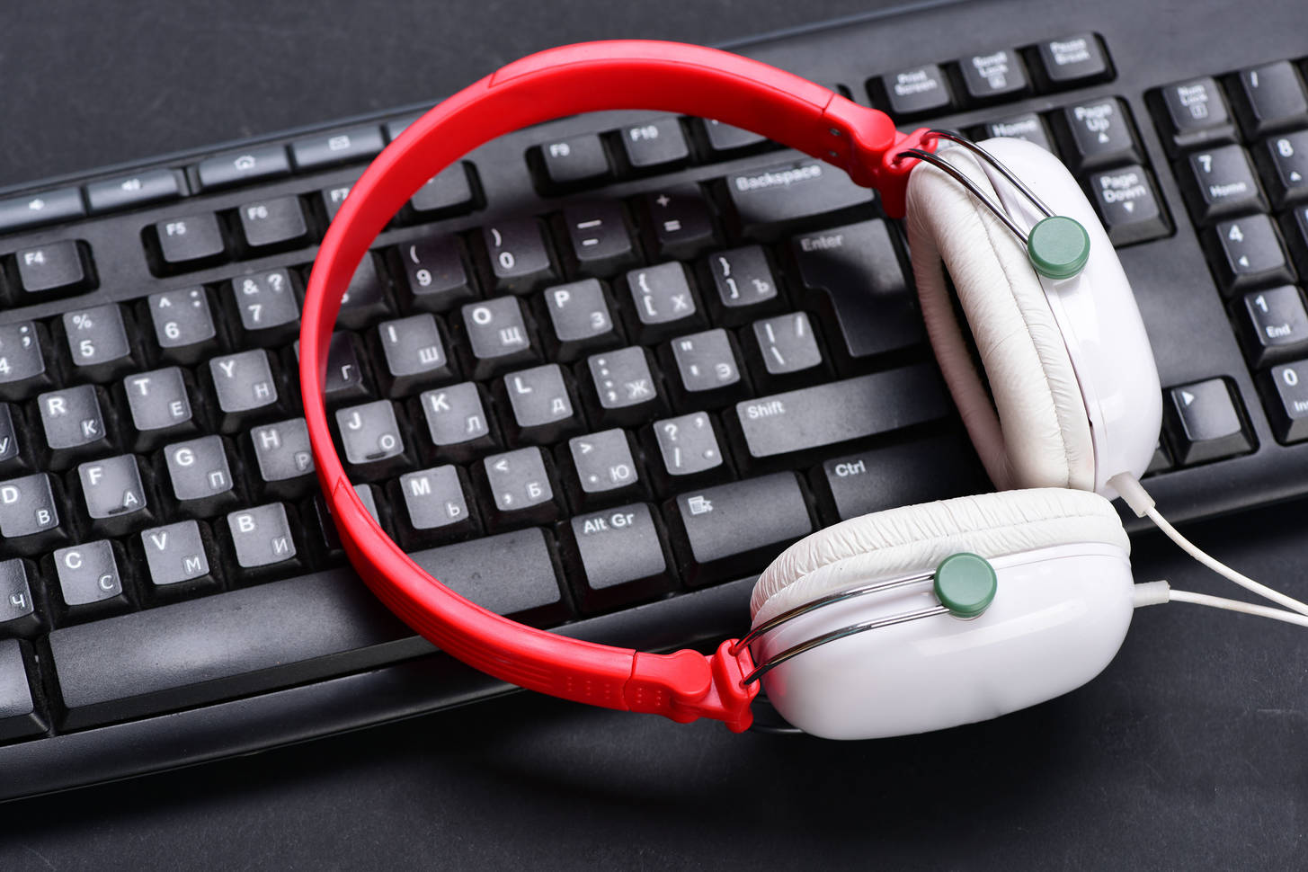 Headphones and keyboard Jigsaw Puzzle (Stuff, Electronics) Puzzle Garage