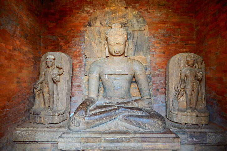 Antica scultura del Buddha