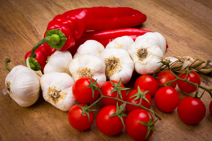 Paprika, aglio e pomodori