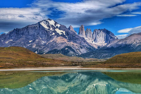 Torres del Paine dağlarının manzarası