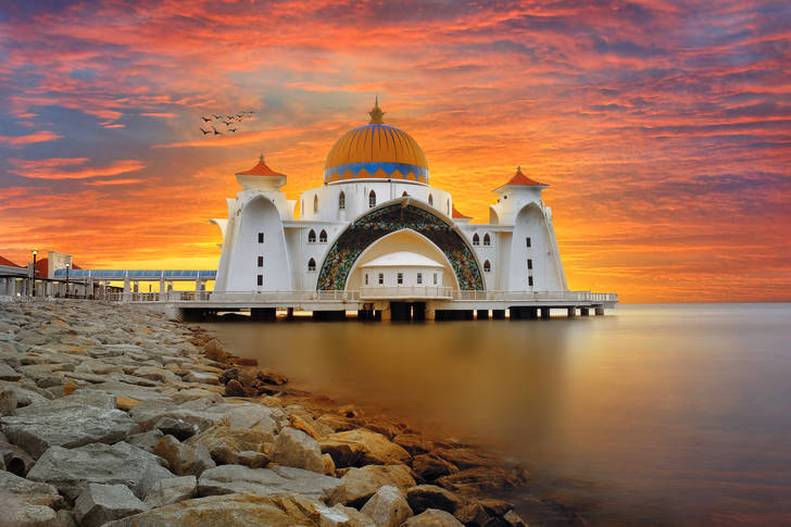 Mezquita "Selat Melaka" al atardecer