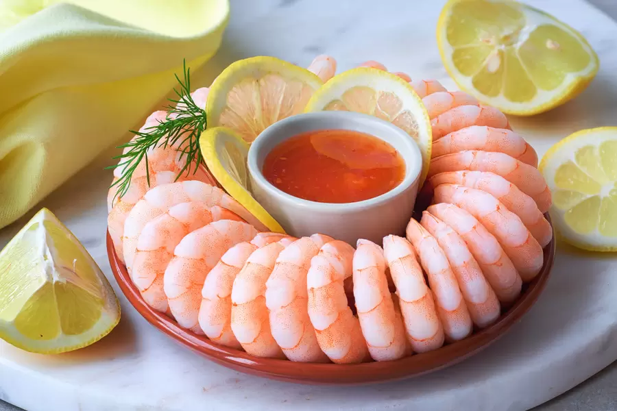 Sos ve limon ile karides