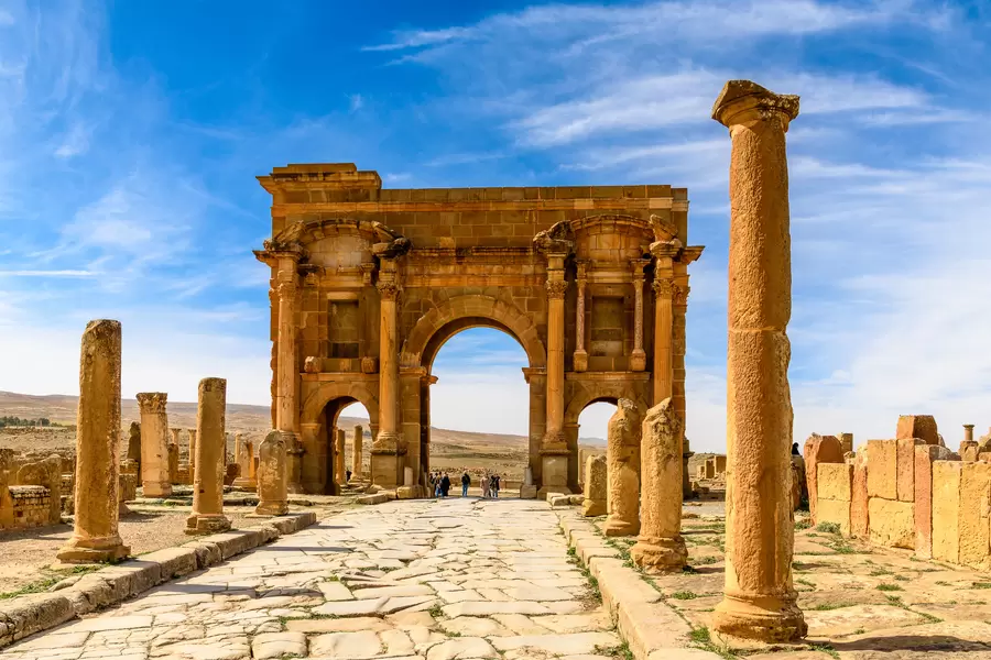 Timgad'daki Trajan Kemeri