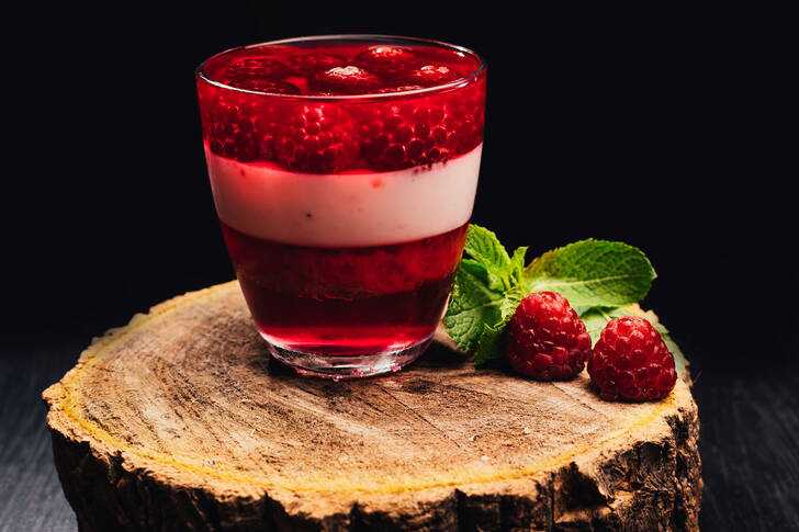 Jelly with raspberries